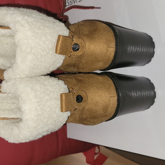 New Nine West PEER2/3.75in.heeled zip side,sherpa lined boots sizes 9 and 10 - Picture 2 of 8